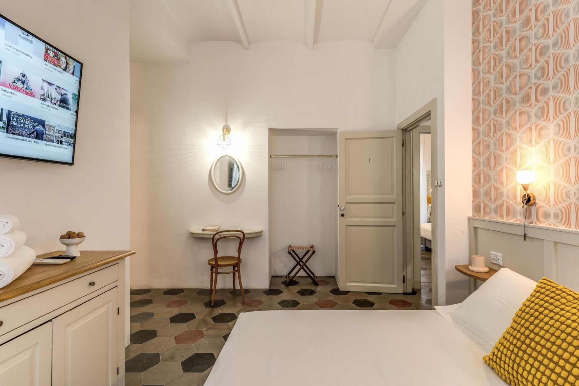 101 Flats Candia's Roma
